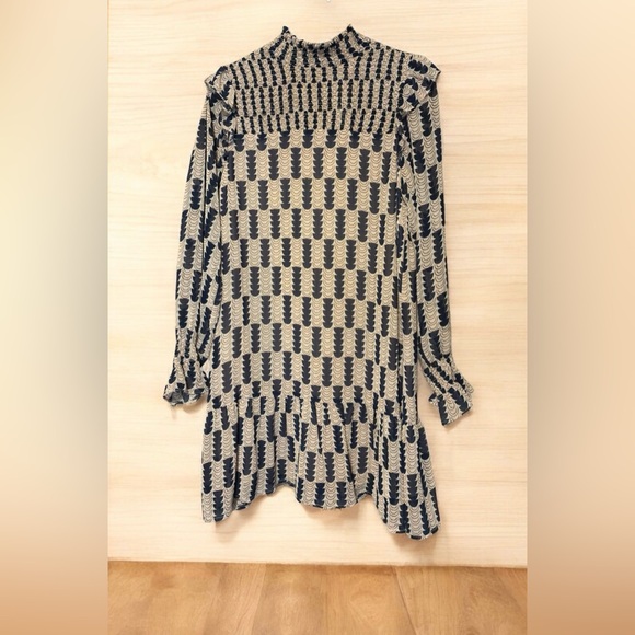 THML Dresses & Skirts - THML ella blue Navy and Beige Textured dress